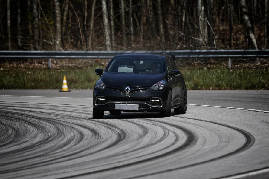  Renault Clio R.S.16 Concept 2016 года  (фото 31 из 54)